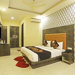 Smart Plaza Hotel Отель